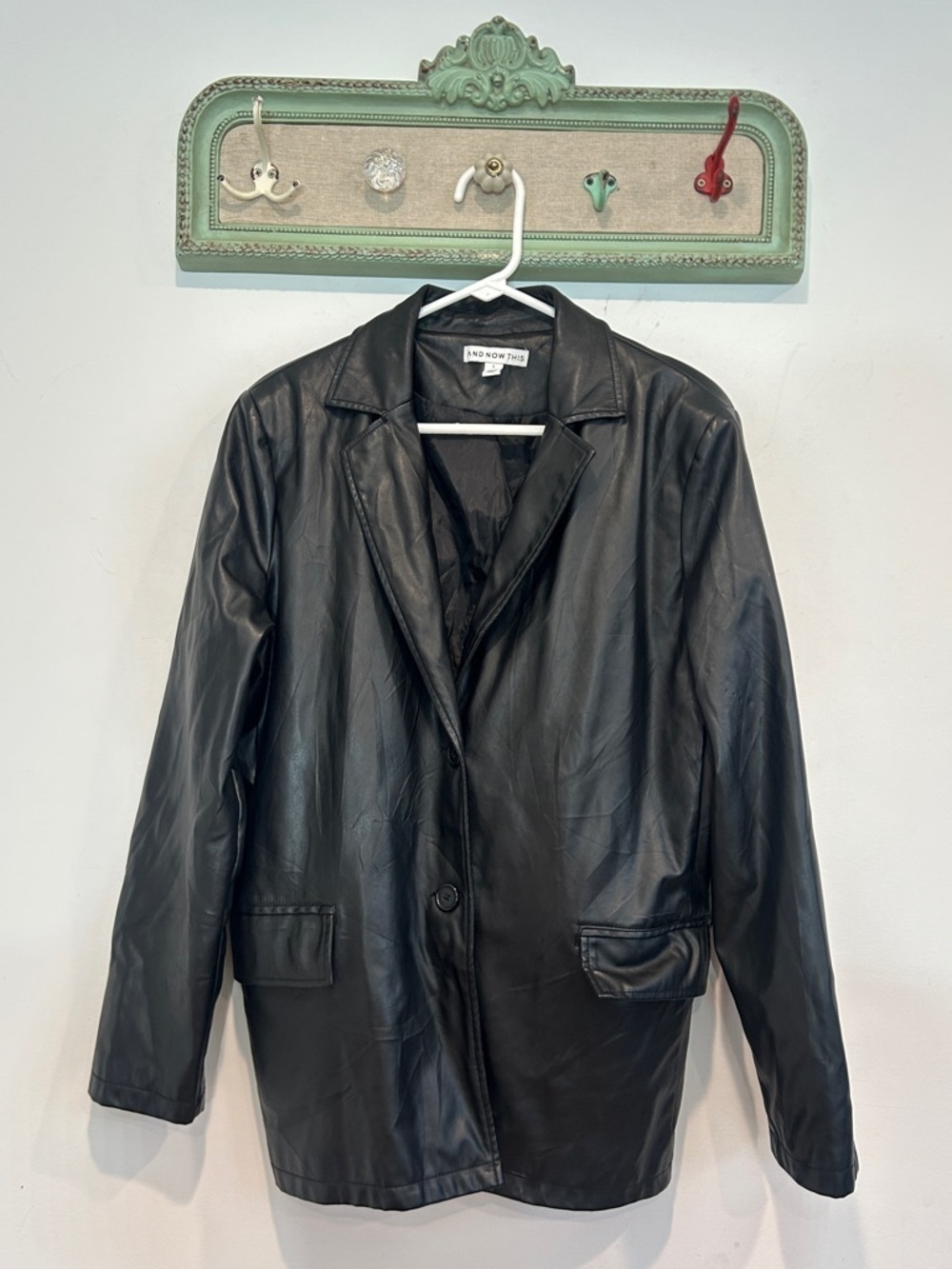 And now this everyday casual Black Faux Leather Blazer Jacket women’s large